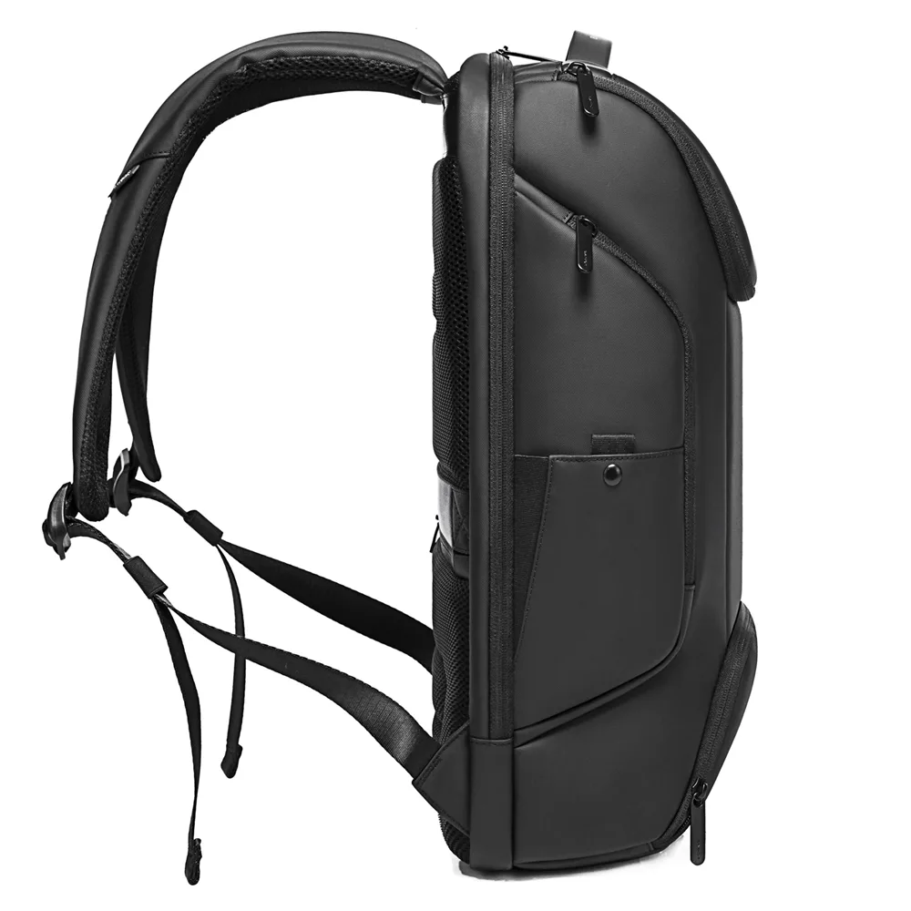 laptop backpack Dubai – Bange 7267 Laptop Backpack - Lifestyle usage context - Angle 15 (normal)